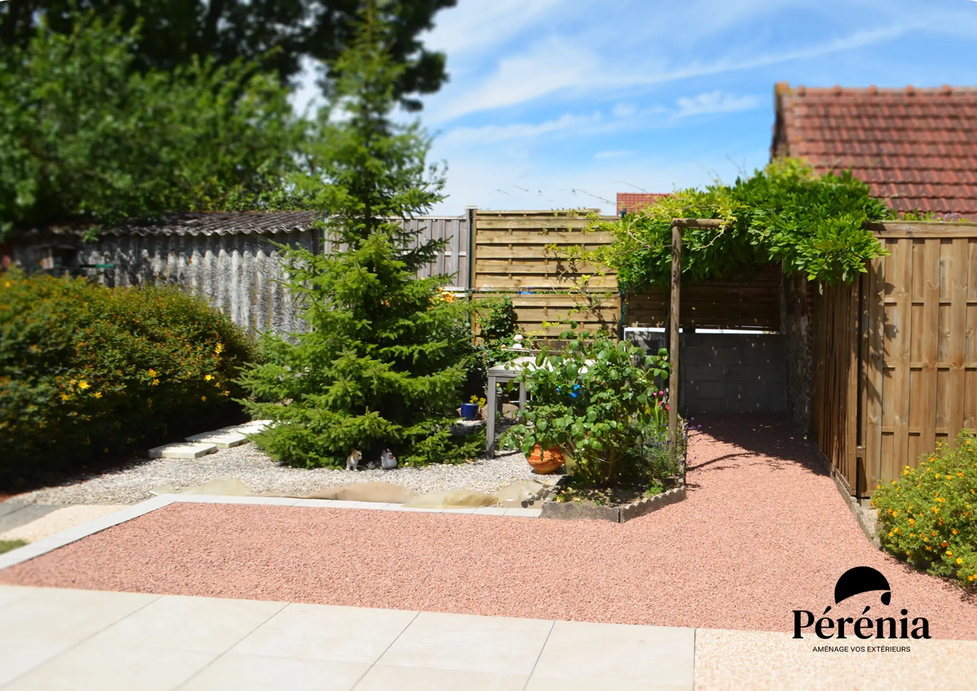 découvrez les inconvénients d'une terrasse en gravier : entretien, mobilité réduite, confort et stabilité pour mieux choisir votre revêtement extérieur.