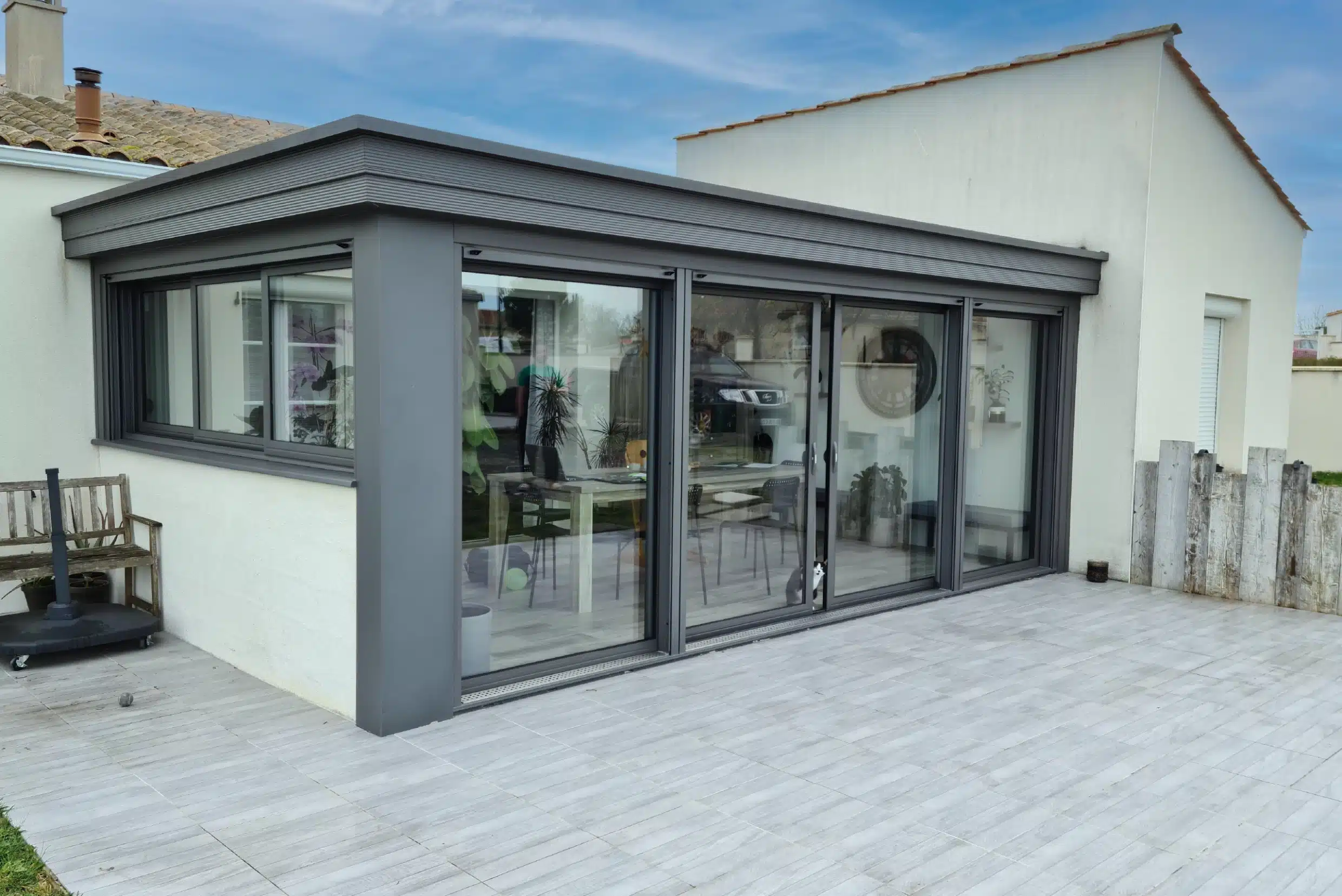 découvrez comment optimiser une véranda de 20m2 pour en profiter toute l'année, en améliorant son isolation, chauffage et aménagement.