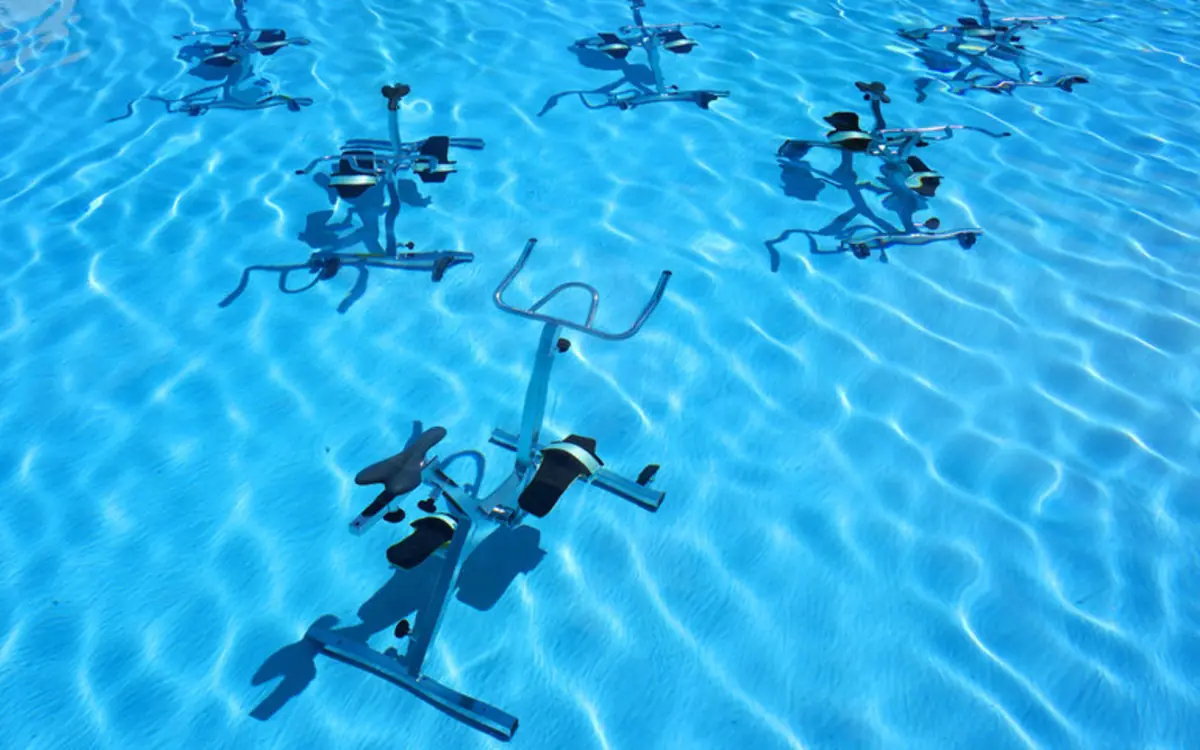 découvrez les bienfaits de l’aquabike à paris 15 : améliorez votre forme, tonifiez votre corps et profitez d'une activité sportive douce et efficace dans un cadre moderne.