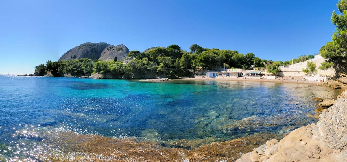 découvrez la calanque du mugel à la ciotat, un site naturel préservé offrant des eaux cristallines, des sentiers de randonnée et une vue panoramique exceptionnelle sur la méditerranée.