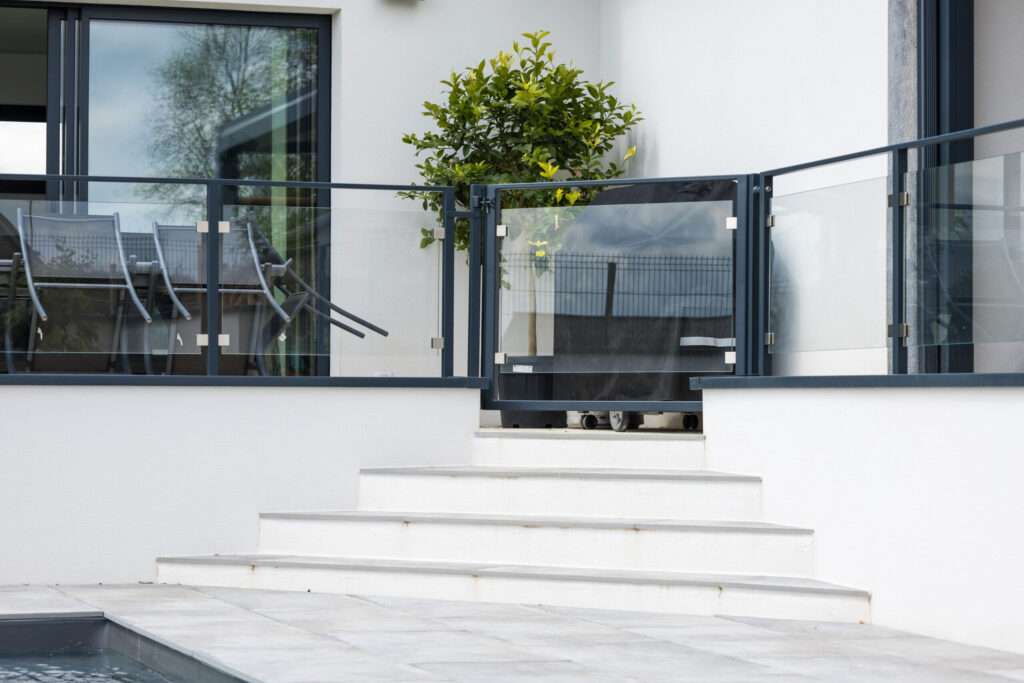 découvrez comment choisir le garde-corps idéal pour votre piscine alliant sécurité optimale et style élégant. protégez vos proches tout en sublimant votre espace extérieur.