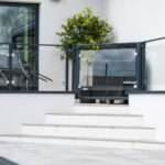 Comment choisir un garde corps piscine pour assurer sécurité et style