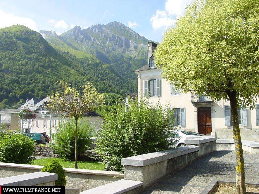 découvrez notre guide complet pour profiter au mieux de votre piscine à arrens-marsous : conseils d'entretien, équipements essentiels et astuces pour une baignade parfaite.