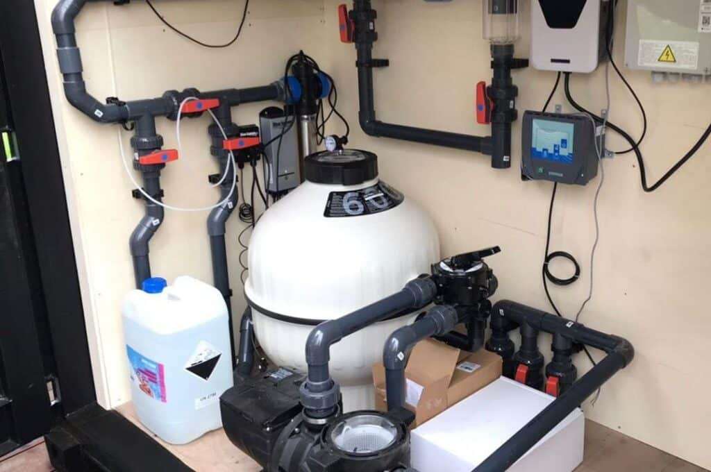 découvrez notre guide complet sur le schéma local technique piscine pour optimiser l'installation et la maintenance de votre piscine.