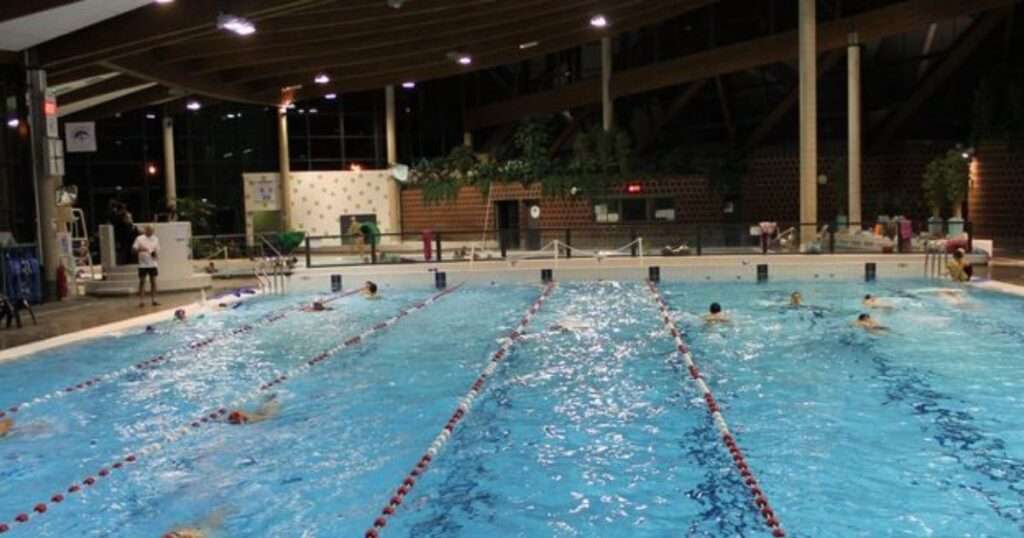 découvrez l'espace nautique sainte geneviève, un lieu idéal pour pratiquer la natation, le plongeon et d'autres activités aquatiques dans un cadre convivial et sécurisé.