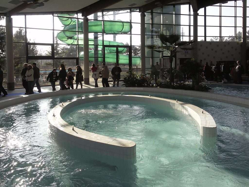 découvrez l'espace nautique sainte geneviève, un lieu idéal pour profiter de la baignade, des activités aquatiques et du bien-être en famille ou entre amis.