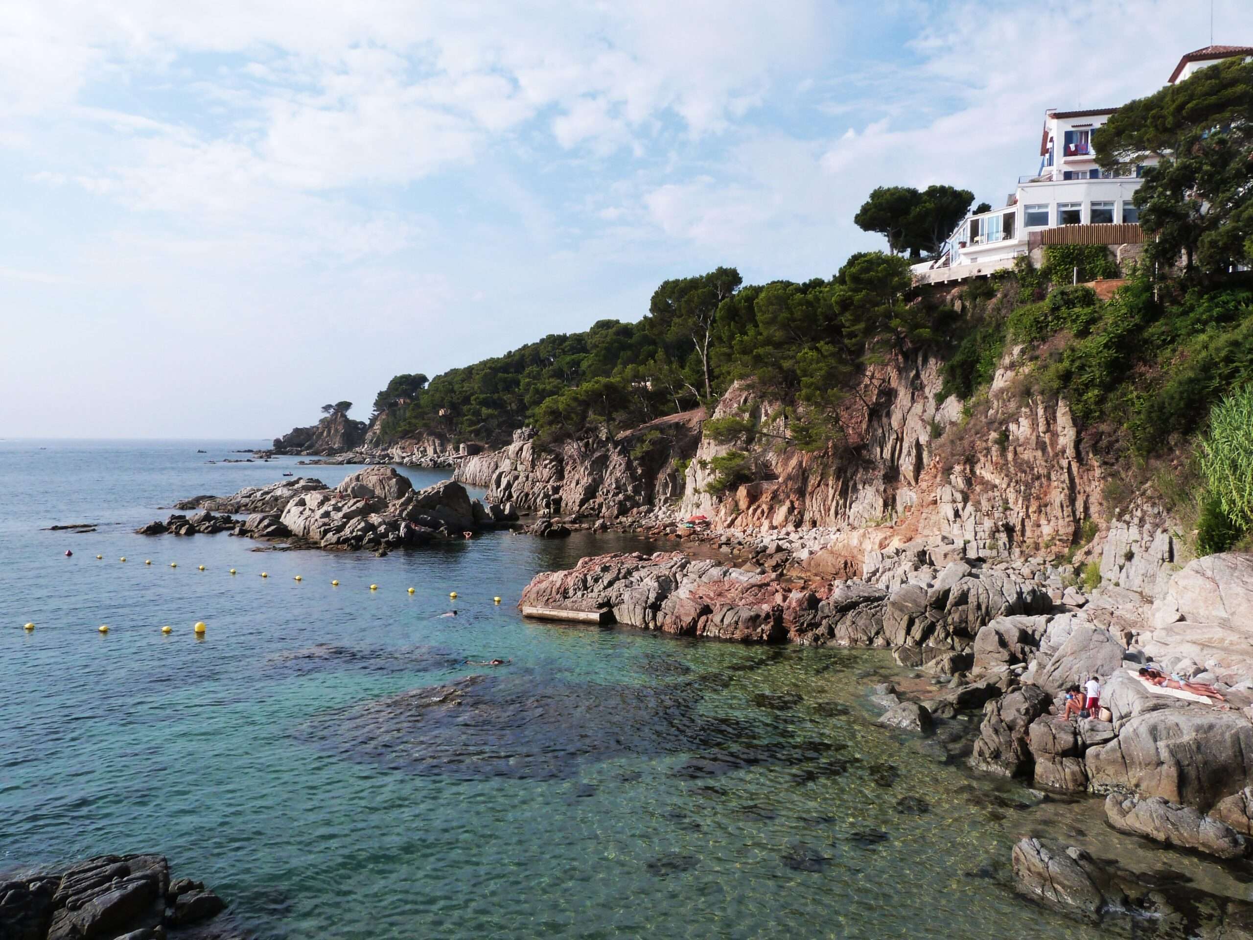 découvrez la plage del forat, un coin idyllique pour profiter du soleil, de la mer cristalline et d'un cadre naturel préservé.