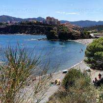 découvrez la plage del forat, un havre de paix aux eaux cristallines et au sable doré, idéal pour la détente et les activités nautiques.