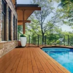 Terrasse bois pour piscine : conseils pour un aménagement réussi