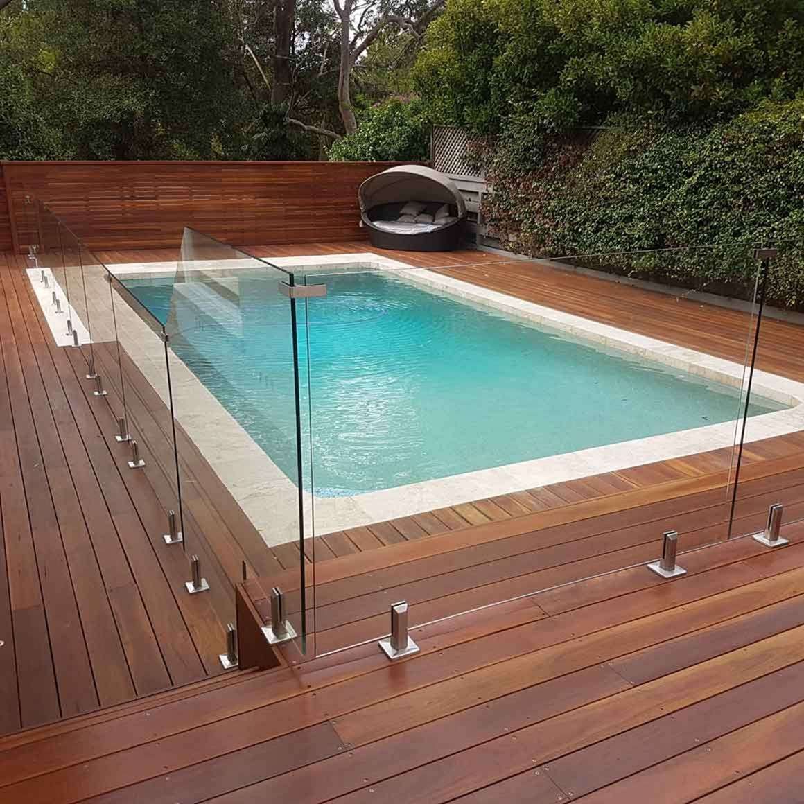 découvrez nos terrasses en bois élégantes et durables, parfaites pour sublimer votre piscine et créer un espace extérieur chaleureux et convivial.