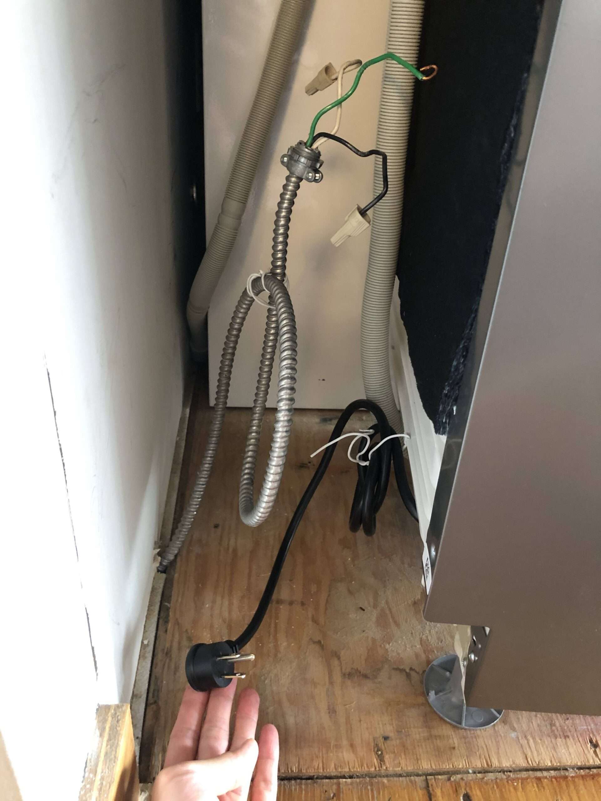 prise électrique pour lave-vaisselle : installation sécurisée et adaptée pour alimenter efficacement votre appareil électroménager.