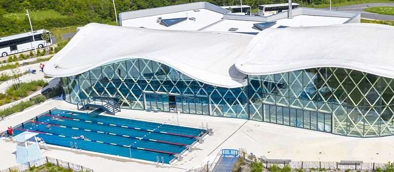 découvrez l'aquatic multiplex, un centre aquatique moderne offrant piscines, toboggans et espaces de détente pour toute la famille.
