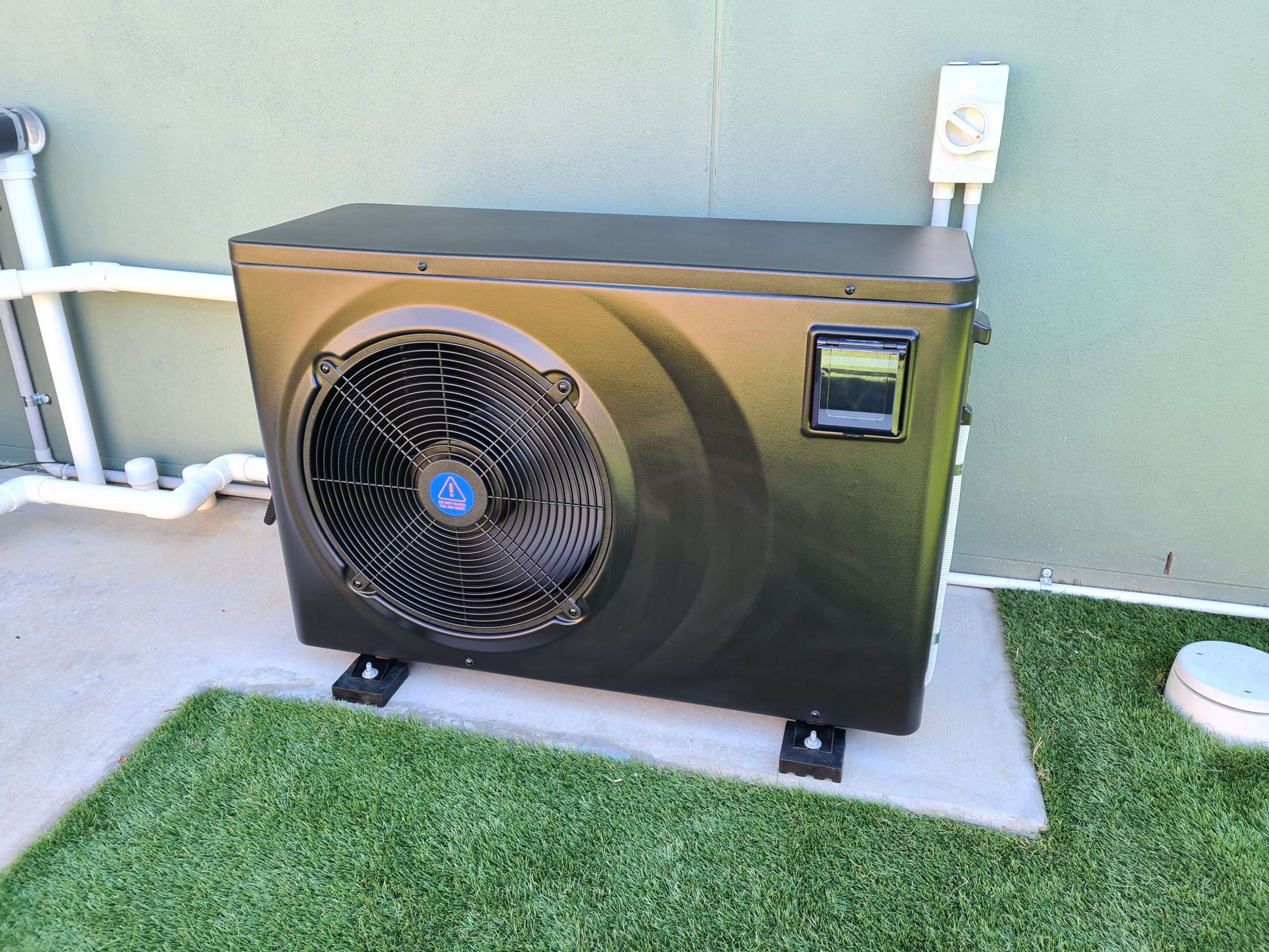 installation de pompe à chaleur pour piscine : profitez d'une eau parfaitement chauffée toute l'année grâce à notre service professionnel et efficace.