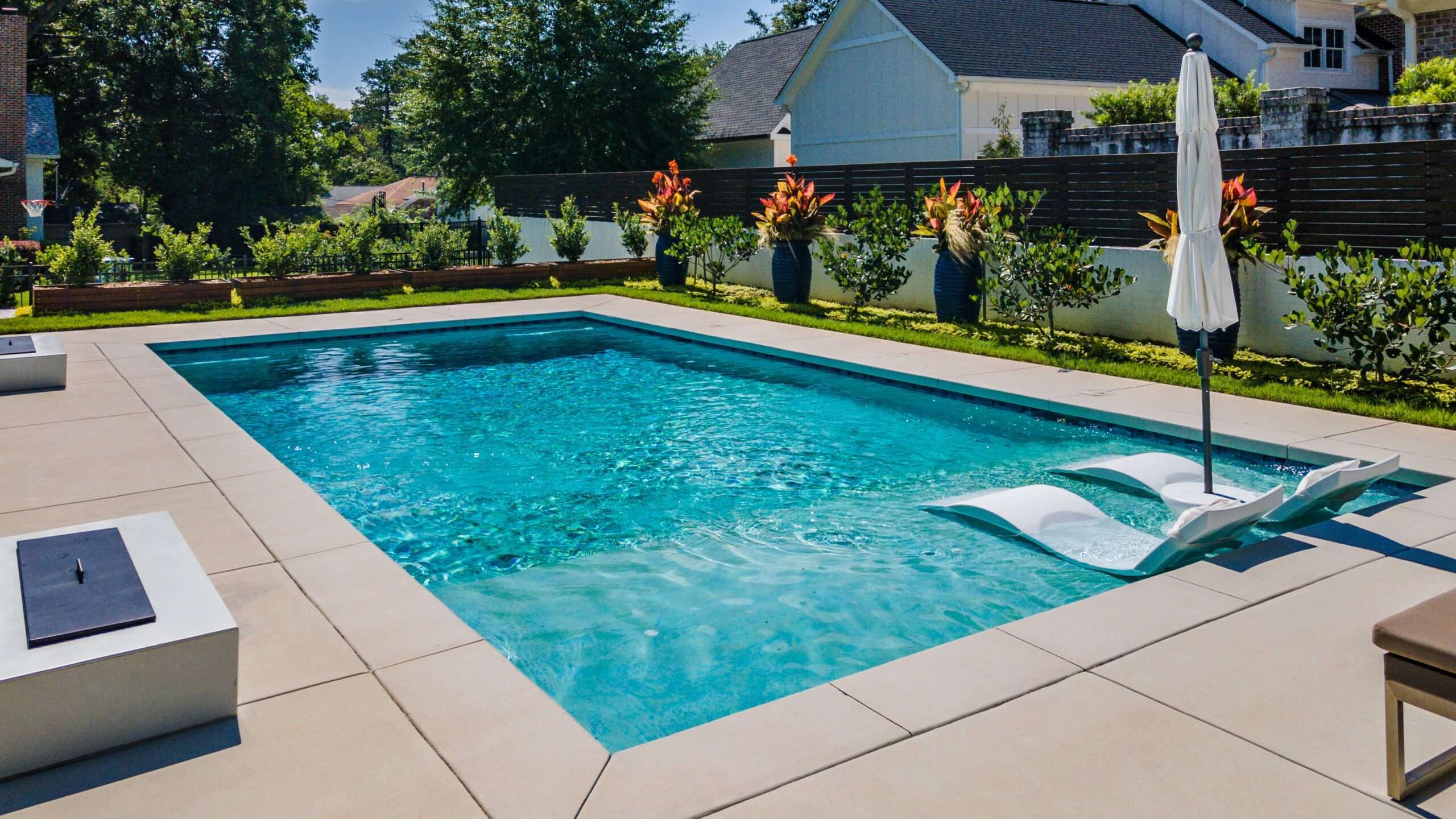 découvrez notre piscine moderne et sécurisée, parfaite pour la détente, la natation et les loisirs en famille. profitez d’un espace aquatique convivial toute l’année.