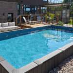 Piscine semi enterrée composite : avantages et conseils pour bien la choisir