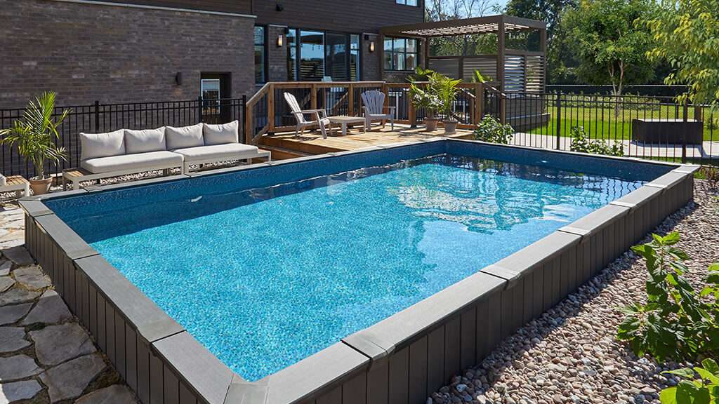 découvrez notre piscine semi-enterrée en composite, alliant design moderne, durabilité et facilité d'installation pour un espace détente unique dans votre jardin.
